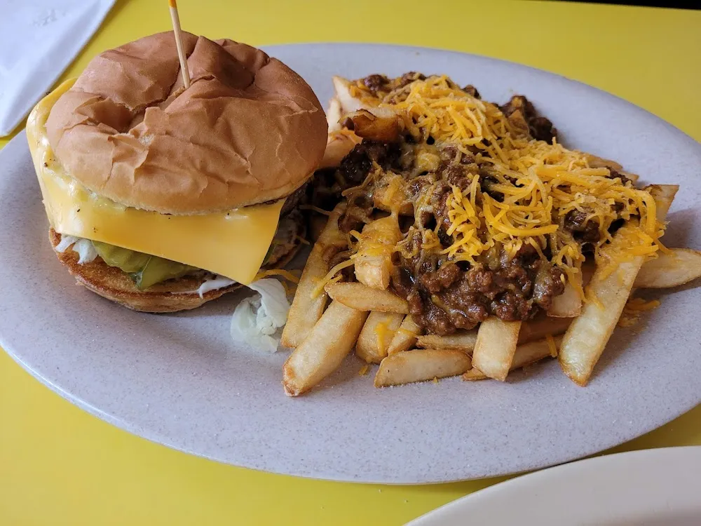 Small Cheeseburger with Chili Cheese Fries
